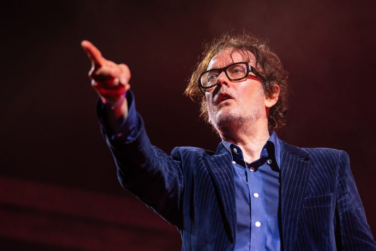 Jarvis Cocker, cantante de Pulp, durante un concierto de la gira de 2025