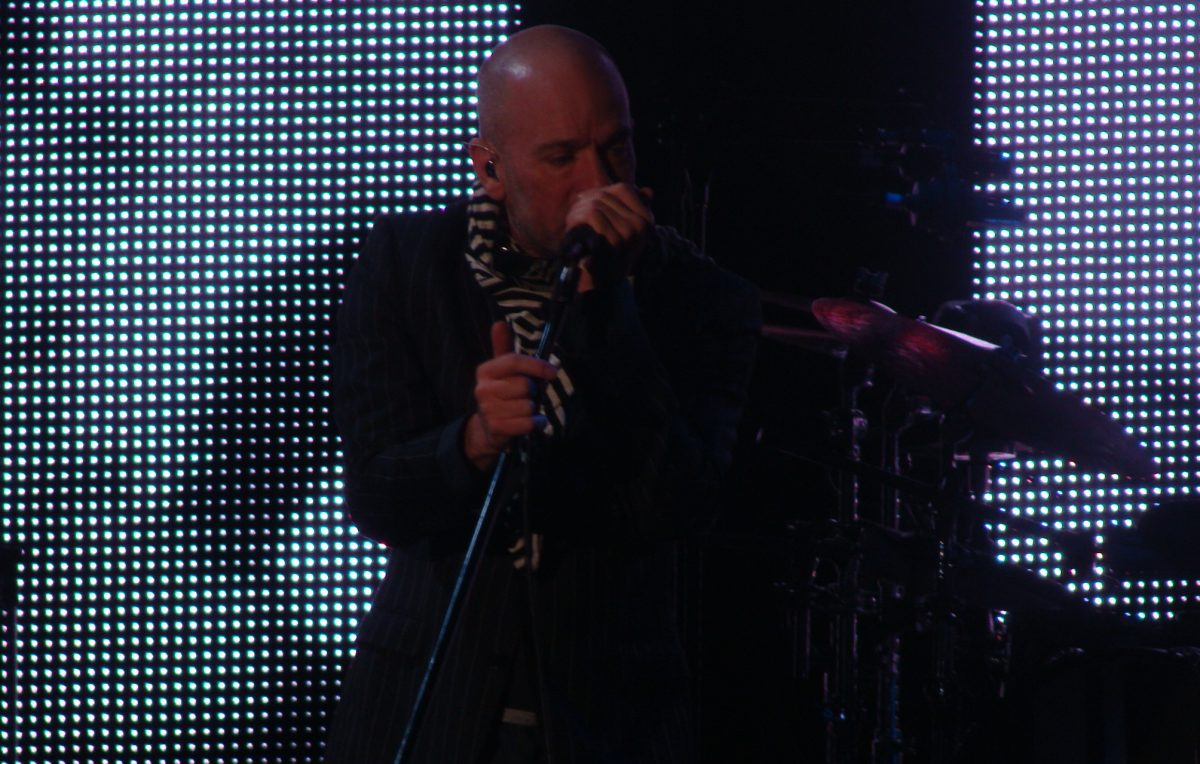 Michael Stipe, cantante de R.E.M., en el concierto del grupo en el BBK Live de Bilbao en 2008
