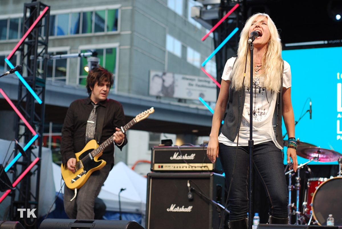 Sass Jordan cantando en el festival Luminato de Toronto en 2010