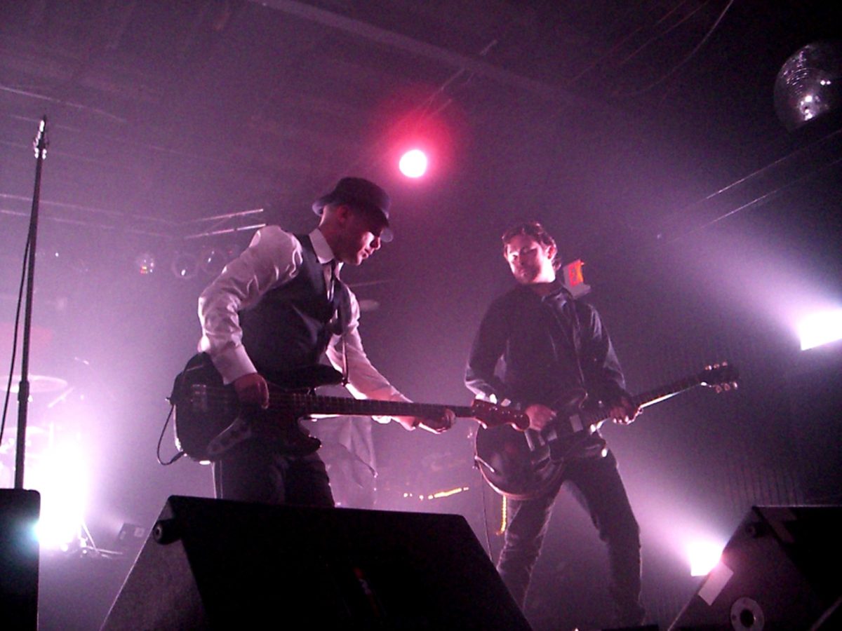 She Wants Revenge, con Adam Bravin y Justin Warfield, en concierto